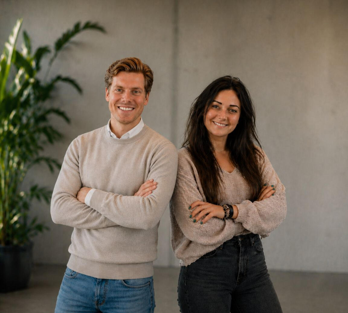 Marc en Jolein van VitalWave tijdens een presentatie over energie, focus en vitaliteit op de werkvloer